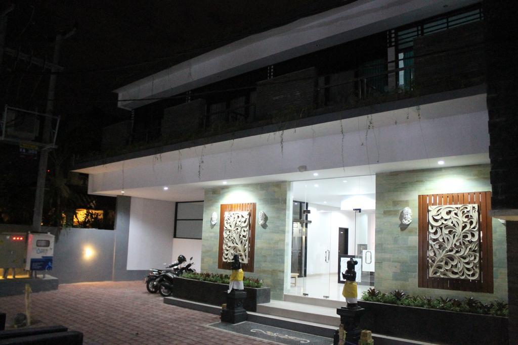 Mahayana Kuta Hotel BALI Exterior photo